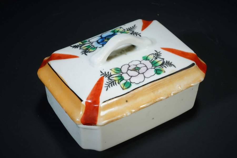 上海都达杂项专场十二（全场包邮】 粉彩花卉肥皂盒83-57