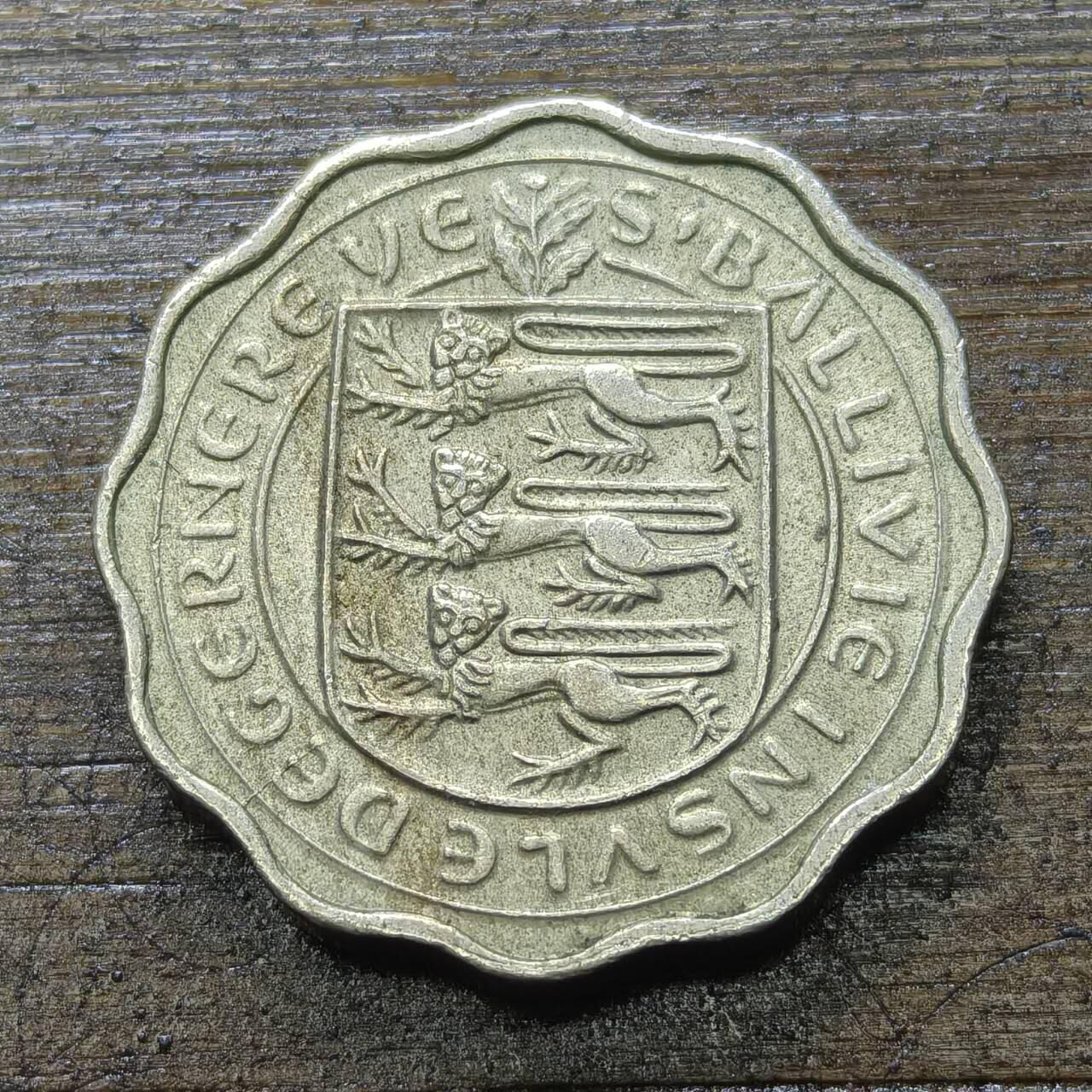 【铜匠收藏】★第142★散币专场 不寄存，30包邮。不满30元，支付5元运费。《接受代拍 代送NGC评级》 35【无寄存】根西 1959年 3便士 奶牛