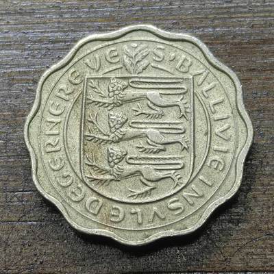 【铜匠收藏】★第142★散币专场 不寄存，30包邮。不满30元，支付5元运费。《接受代拍 代送NGC评级》 - 35【无寄存】根西 1959年 3便士 奶牛