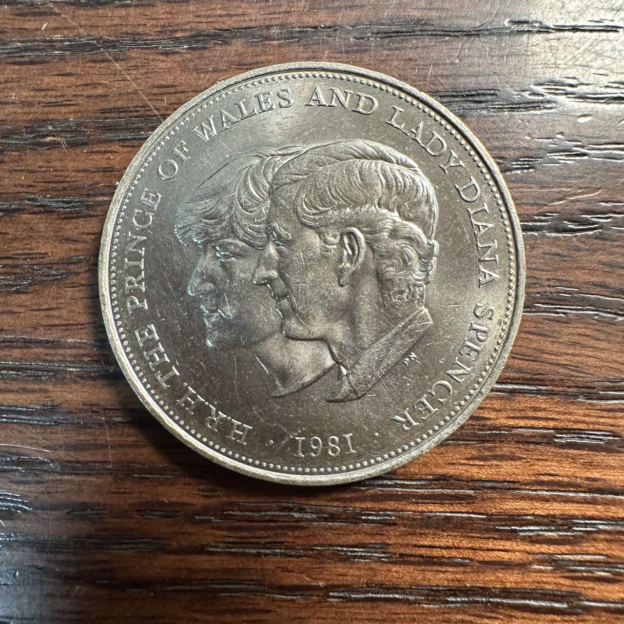 蒂克钱币-第58场 外国散币 奥运/博览会纪念章免佣限时拍 1981年英国查尔斯王子与戴安娜王妃大婚25便士克朗型纪念币