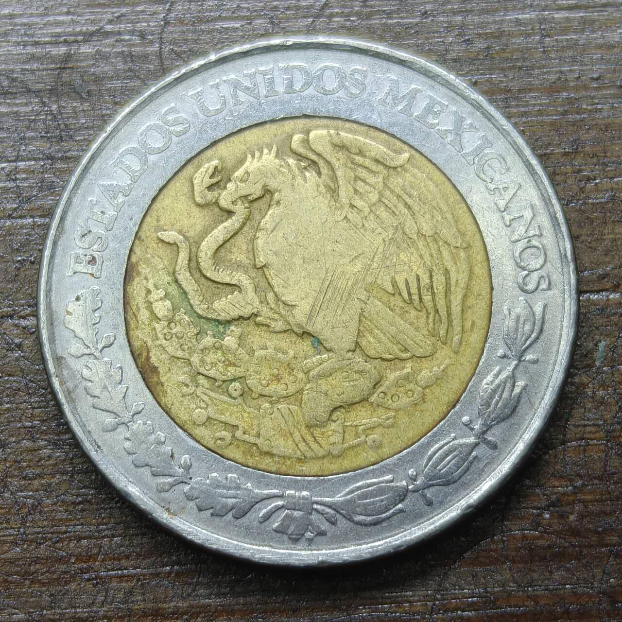 【铜匠收藏】★第142★散币专场 不寄存，30包邮。不满30元，支付5元运费。《接受代拍 代送NGC评级》 99【无寄存】1992年 墨西哥 5比索 双色币