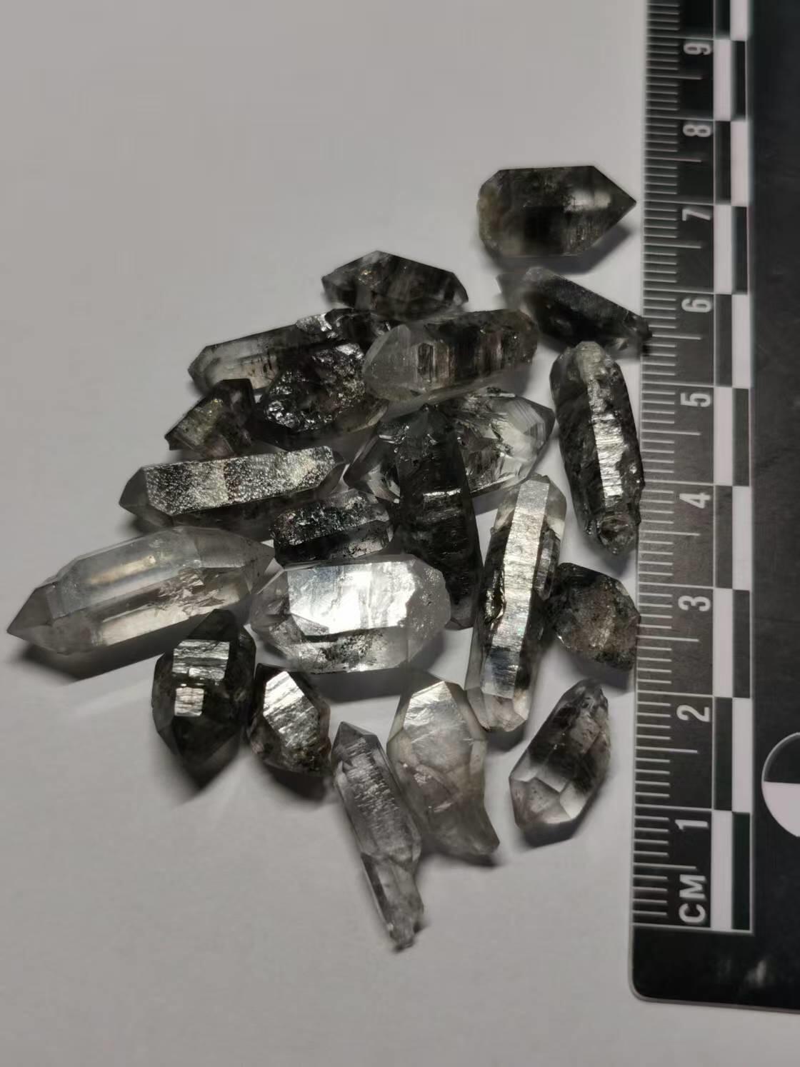 七河·世界币章矿标杂件每周小拍（总第36期）（周一结标） 藏家出品X638（12） 云贵闪灵钻 闪灵水晶 一组21个 本件拍品由合作藏家负责邮寄