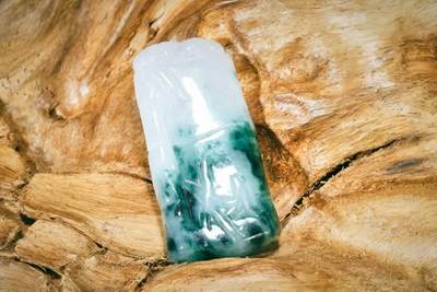 上海都达杂项专场十二（全场包邮】 - 天然冰飘花翡翠（A货）精雕《节节高升》挂件89-13