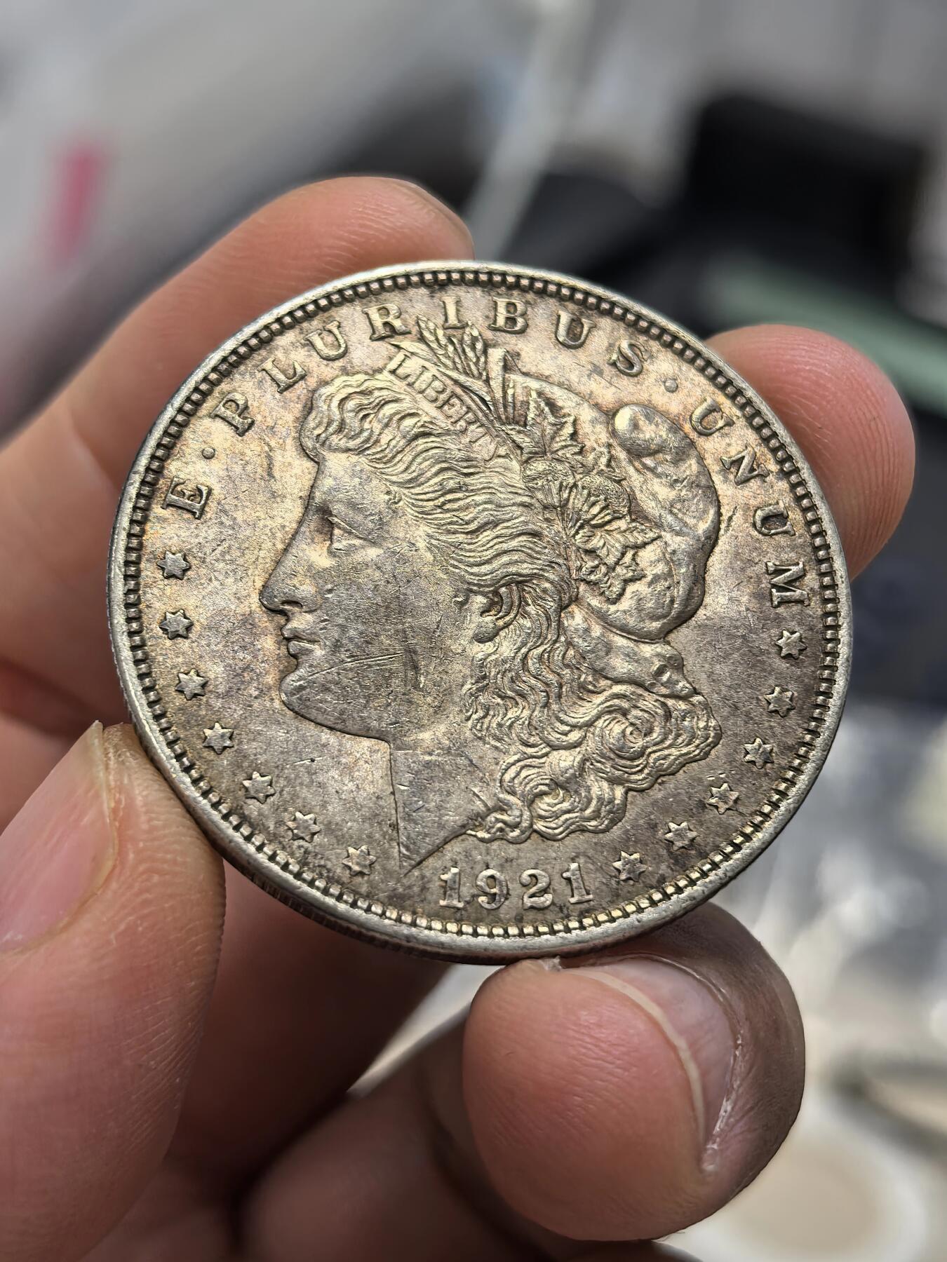 博洋堂世界钱币拍卖第159期（全场包邮） 美国1921年摩根大银币，鹰羽和人像清晰不错没什么磨损，金灿灿的五彩硫化包浆，带转光有个58、61分，银价都要六百了