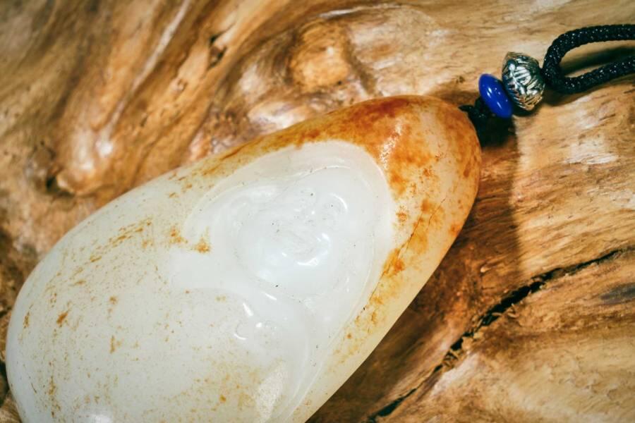 上海都达杂项专场十二（全场包邮】 和田玉籽料洒金皮精雕《笑口常开》挂件89-16