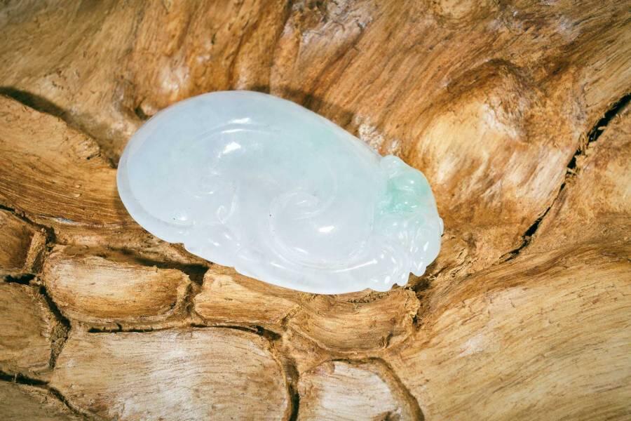 上海都达杂项专场十二（全场包邮】 天然冰糯种飘绿翡翠（A货）精雕《吉祥如意》挂件89-10