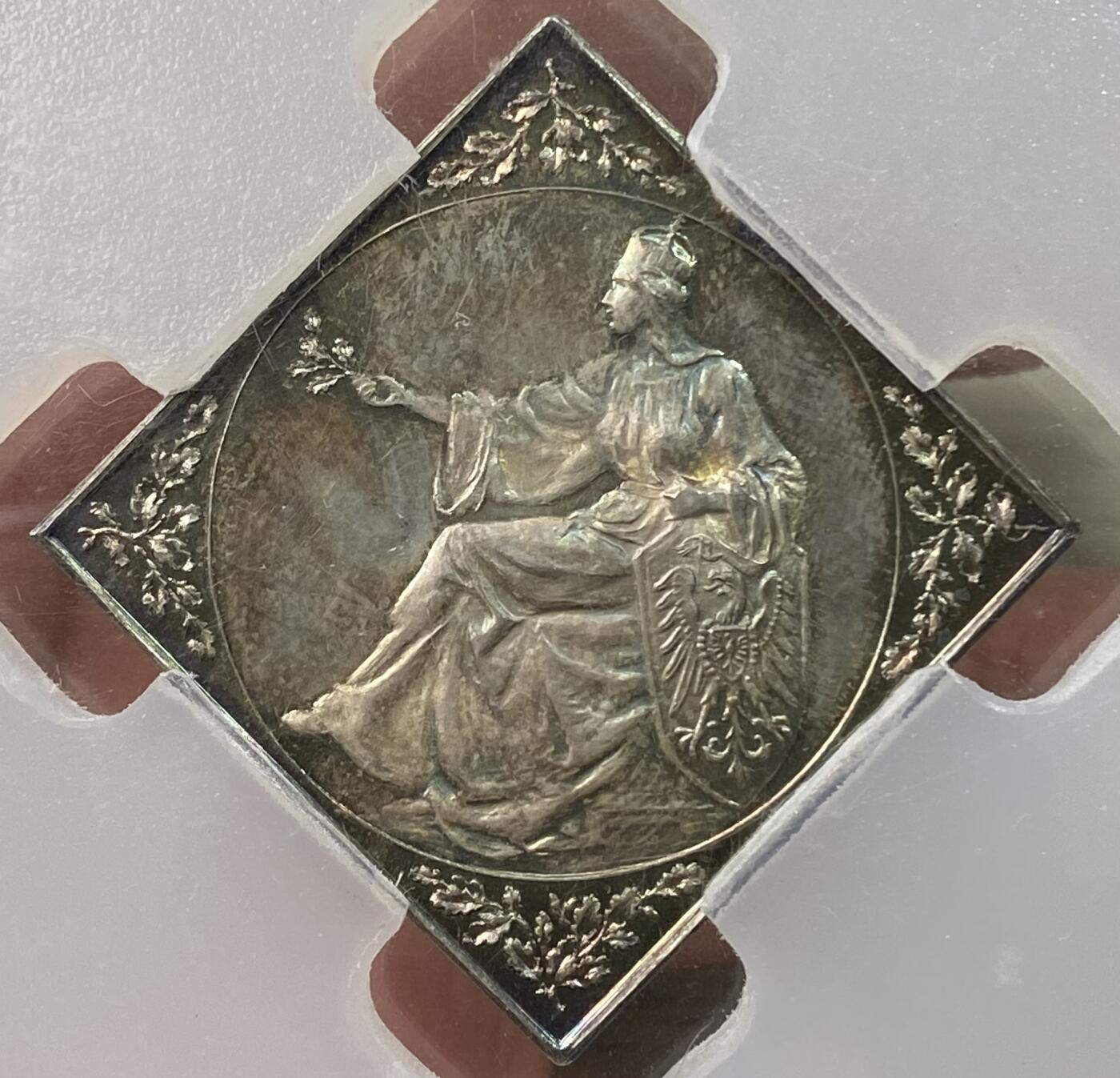 万国钱币拍卖第060期（万国六十期纪念大拍） PCGS SP65 1900年德国德累斯顿射击节景观银章 德射中经典Klippe设计 日耳曼尼娅与景观完美结合 镜面天鹅绒五彩PC冠军分顶级品 