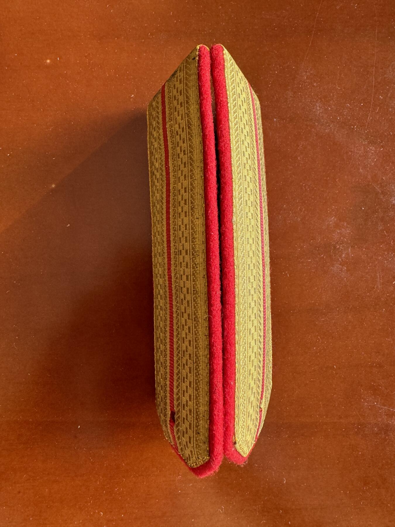 五哥徽章群   31号周六晚上八点4群联拍 肩