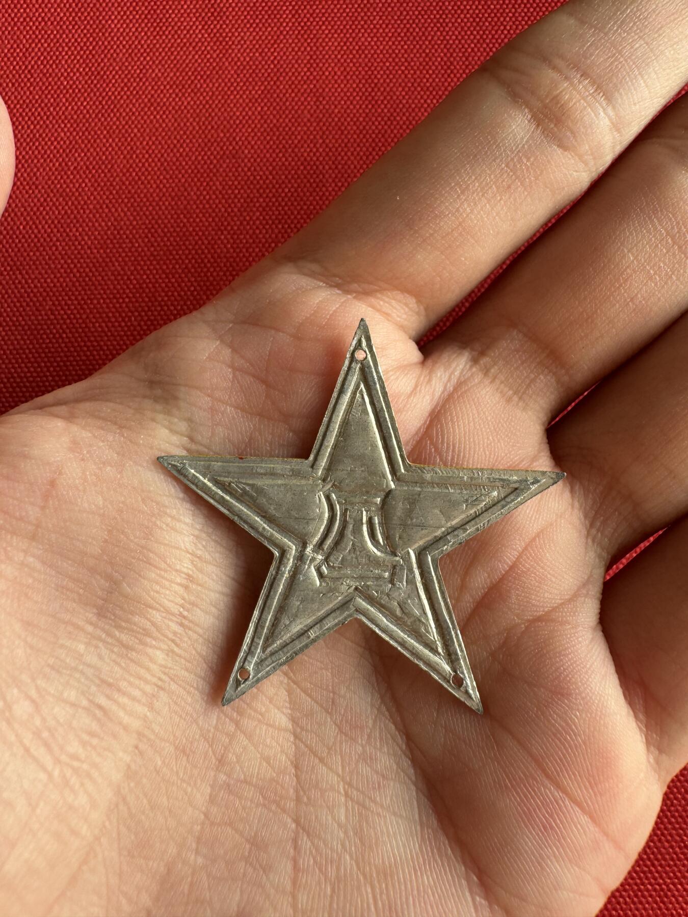 五哥徽章群   31号周六晚上八点4群联拍 铝