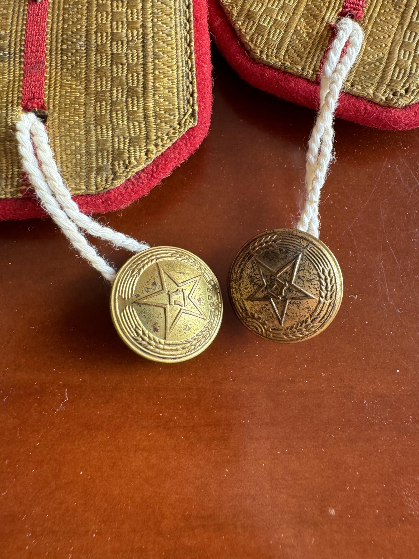 五哥徽章群   31号周六晚上八点4群联拍 肩