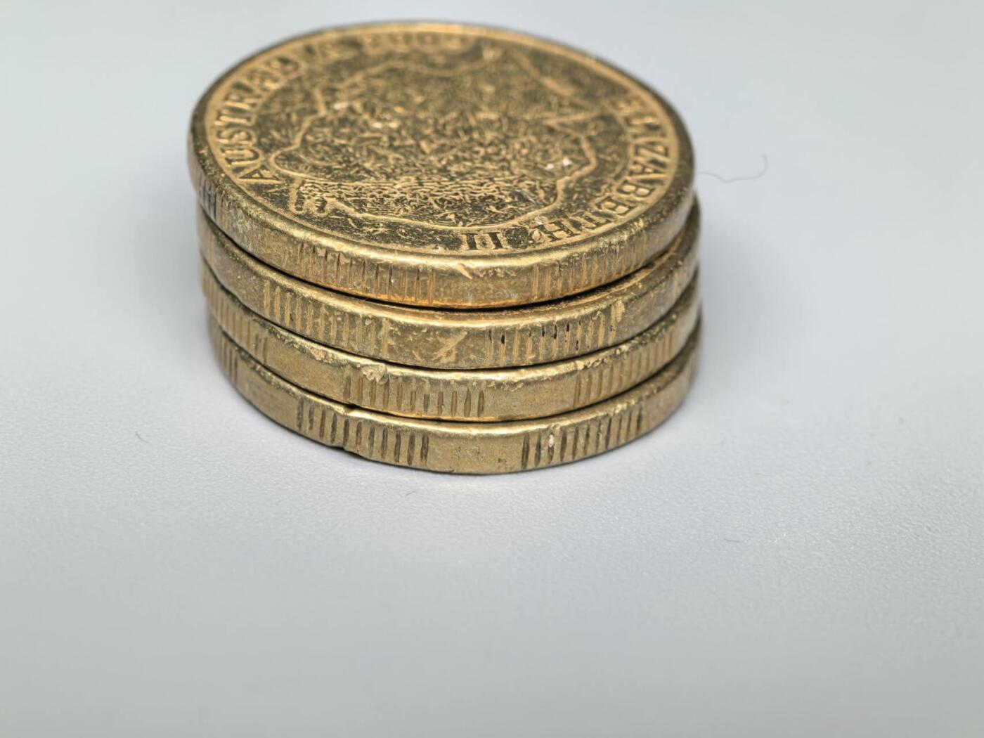 小驴勋章奖章收藏1月31日周六晚六点拍卖（珍爱和平，收藏战争，铭记历史，勿忘国耻，忠党爱国。有偿代拍，送拍规则在简介最后，参拍须阅读规则后再参拍，关系到运费包装发货时效真假辨别等关键信息，拍卖时不再发原图，看大图店主微信码在拍卖店铺介绍里） 澳大利亚4个年份1元澳元硬币