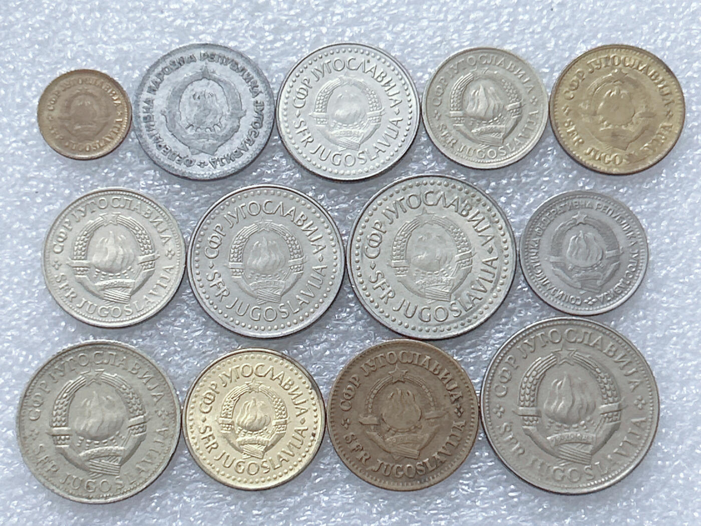 第一海外回流一元起拍收藏 散集专场  第297期 南斯拉夫不同版本硬币 13枚