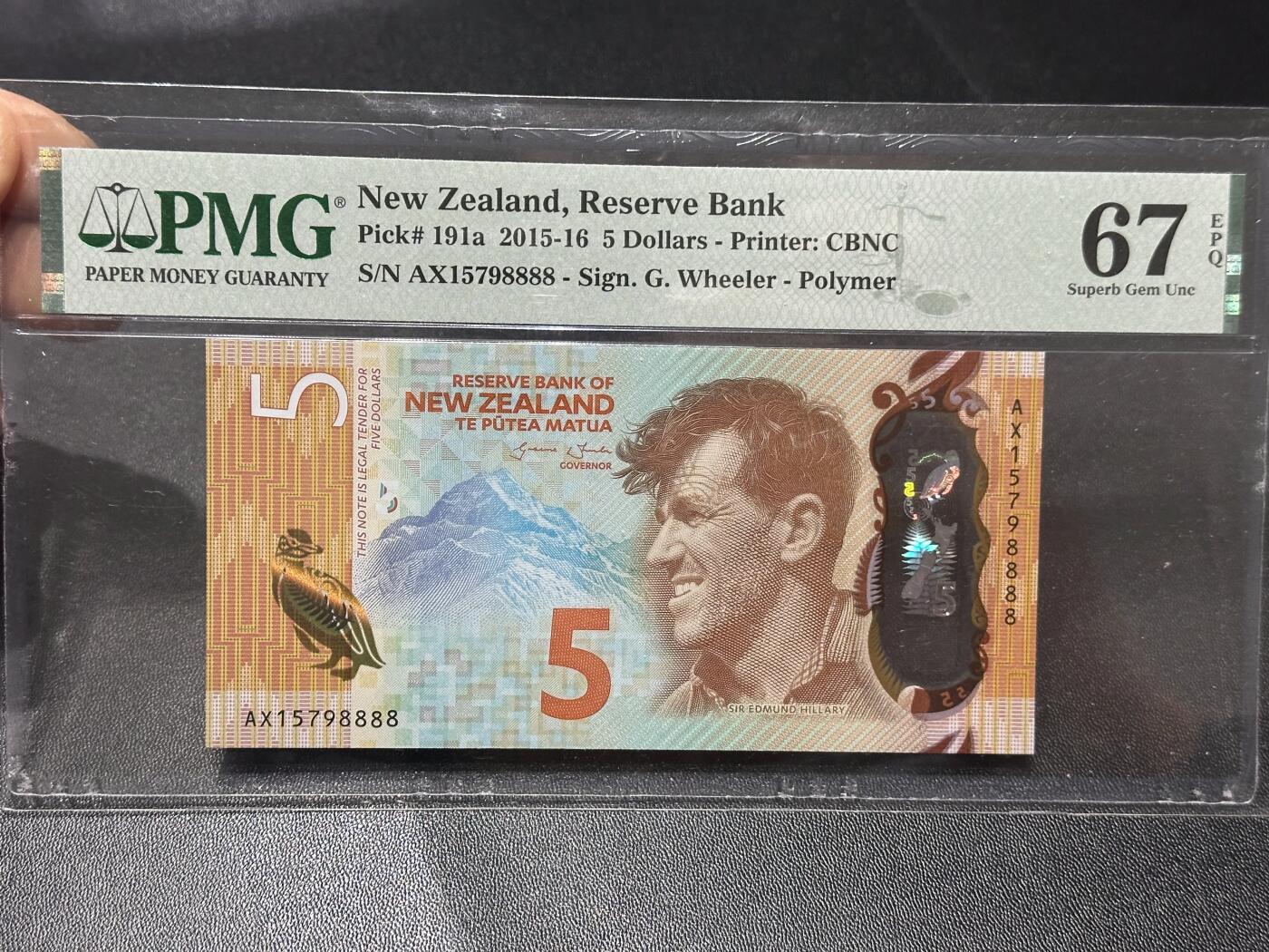 《外钞收藏家》第六百零六期（精品场）（本平台长期征集拍品、欢迎藏友们联系合作） 2016年新西兰塑料钞5元 PMG67 狮子号8888