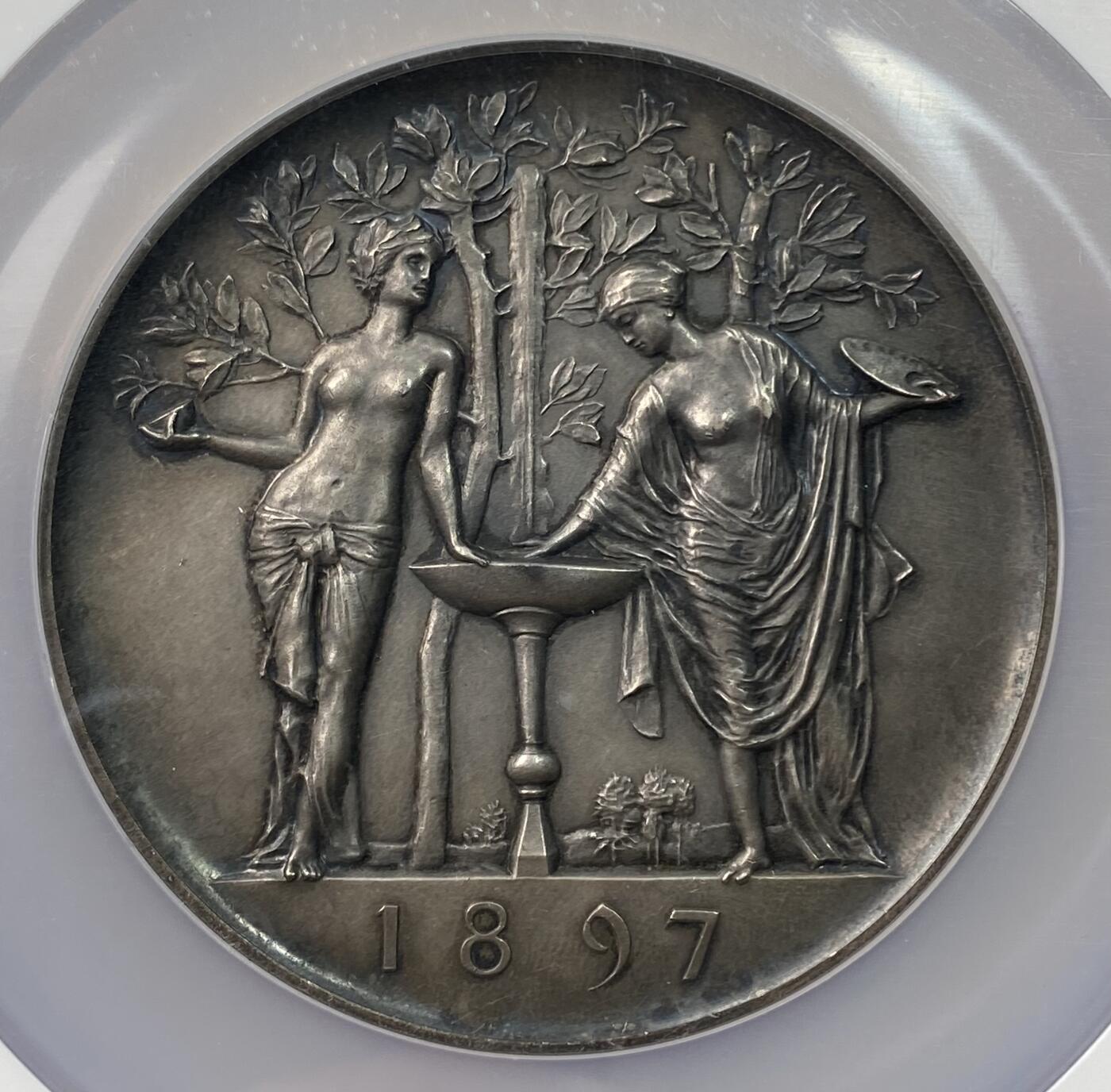 万国钱币拍卖第060期（万国六十期纪念大拍） NGC MS62 1897年瑞士象征主义画家阿诺德·勃克林70岁大寿纪念大银章 婀娜多姿的丰腴双女神献上祝福 巨型大规格71MM 165.6G