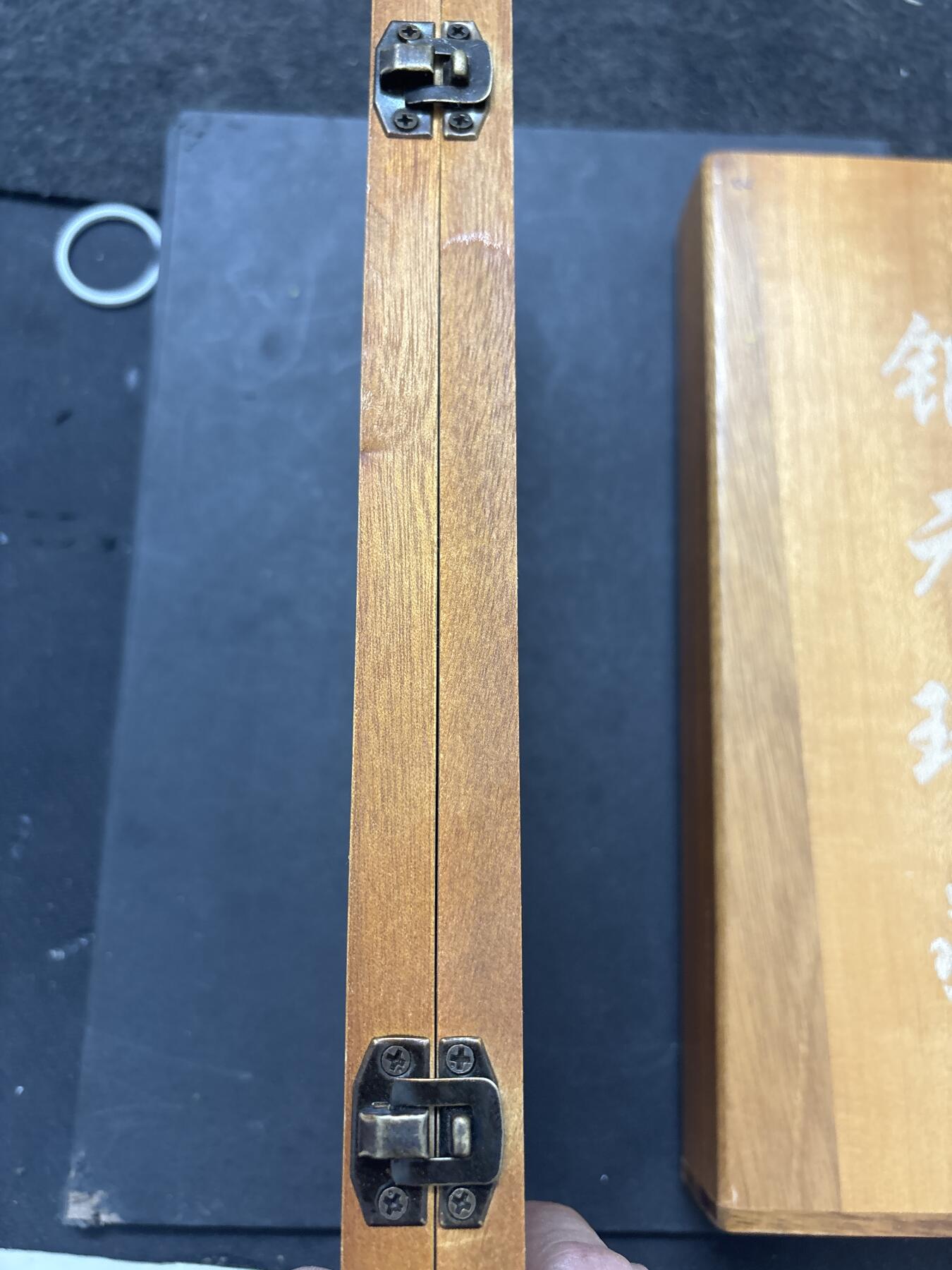 文馨钱币收藏 2026新年第五场（第 291 场）【长期接代拍品】 两个银元高级木盒，可装 20 枚银元，高端大气，带木香味，最后五个送，非卖品，送送送