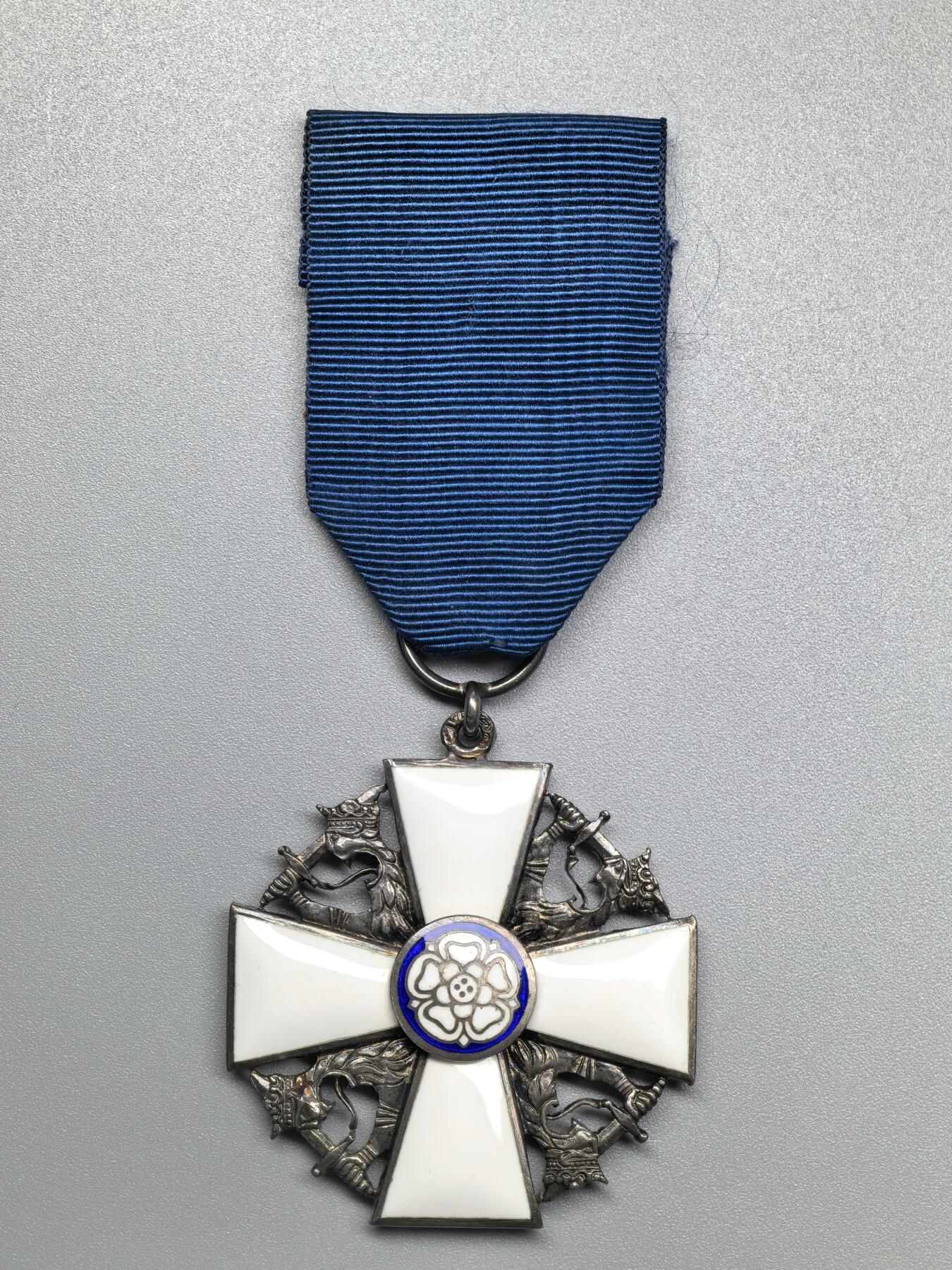 小驴勋章奖章收藏1月31日周六晚六点拍卖（珍爱和平，收藏战争，铭记历史，勿忘国耻，忠党爱国。有偿代拍，送拍规则在简介最后，参拍须阅读规则后再参拍，关系到运费包装发货时效真假辨别等关键信息，拍卖时不再发原图，看大图店主微信码在拍卖店铺介绍里）