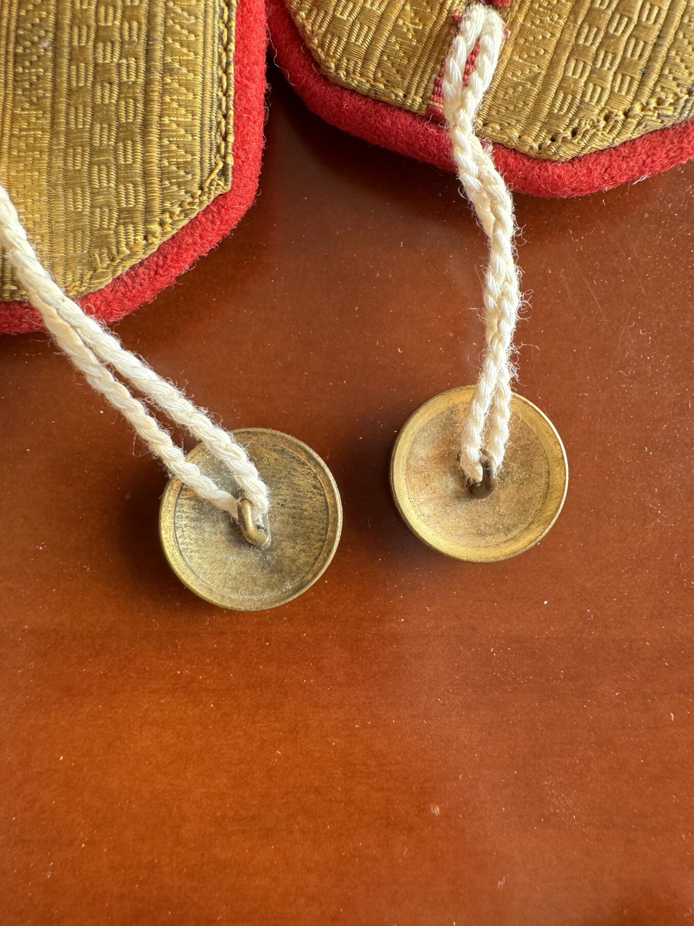 五哥徽章群   31号周六晚上八点4群联拍 肩