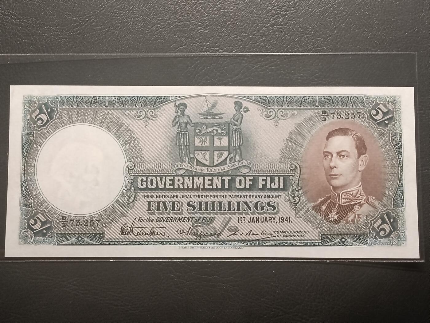 2026二月第一期，总215期 英属斐济1941年5先令AUNC，稀有的战时乔治六世统治时期中高面值品种，主题是斐济殖民政府徽章以及戎装乔治六世国王肖像