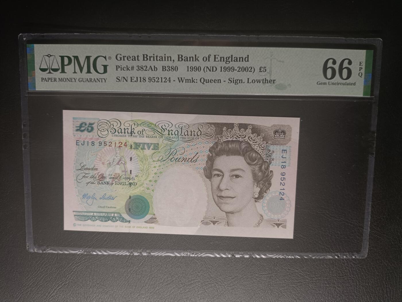 2026二月第一期，总215期 英格兰E序列皇冠初版5镑PMG66epq，中年女王和史蒂芬逊