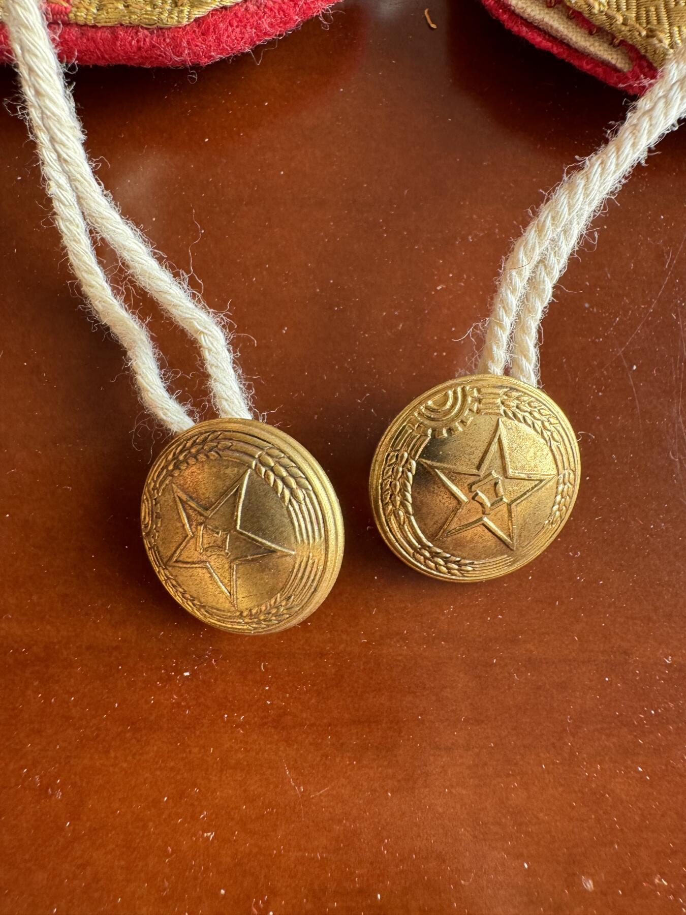 五哥徽章群   31号周六晚上八点4群联拍 肩