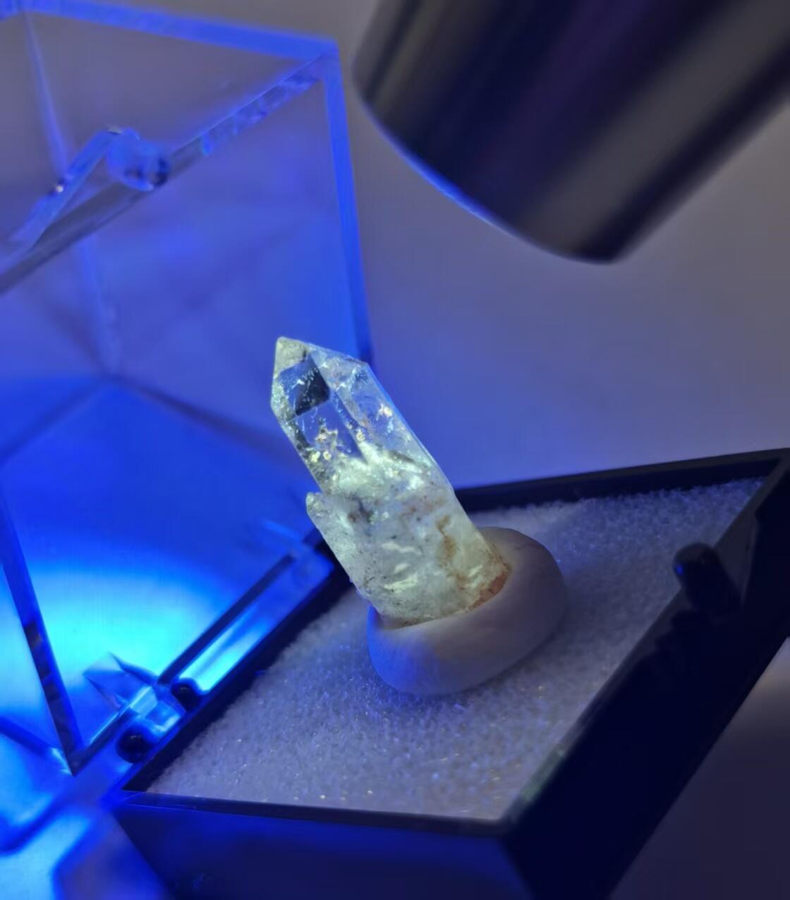 七河·世界币章矿标杂件每周小拍（总第36期）（周一结标） 藏家出品 X739（1） 马达加斯加红泥油胆水晶原石 盒子矿 本件拍品由合作藏家邮寄