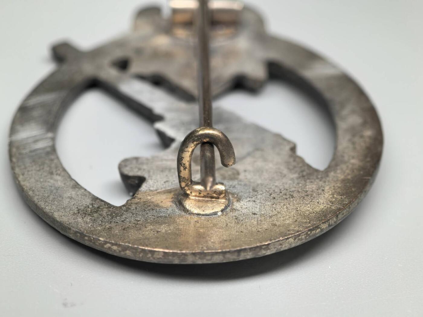 小驴勋章奖章收藏1月31日周六晚六点拍卖（珍爱和平，收藏战争，铭记历史，勿忘国耻，忠党爱国。有偿代拍，送拍规则在简介最后，参拍须阅读规则后再参拍，关系到运费包装发货时效真假辨别等关键信息，拍卖时不再发原图，看大图店主微信码在拍卖店铺介绍里） 现代工艺品陆军防空炮兵奖章