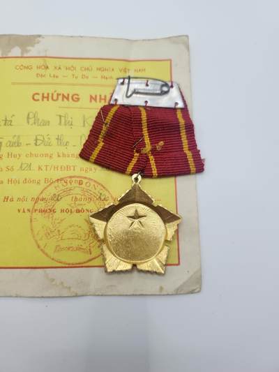 南水社第二次拍卖 1984年中越冲突期间 越南一级抗战勋章 少校潘氏金（应当为女性,稀少女性得主） 实发证书1655号