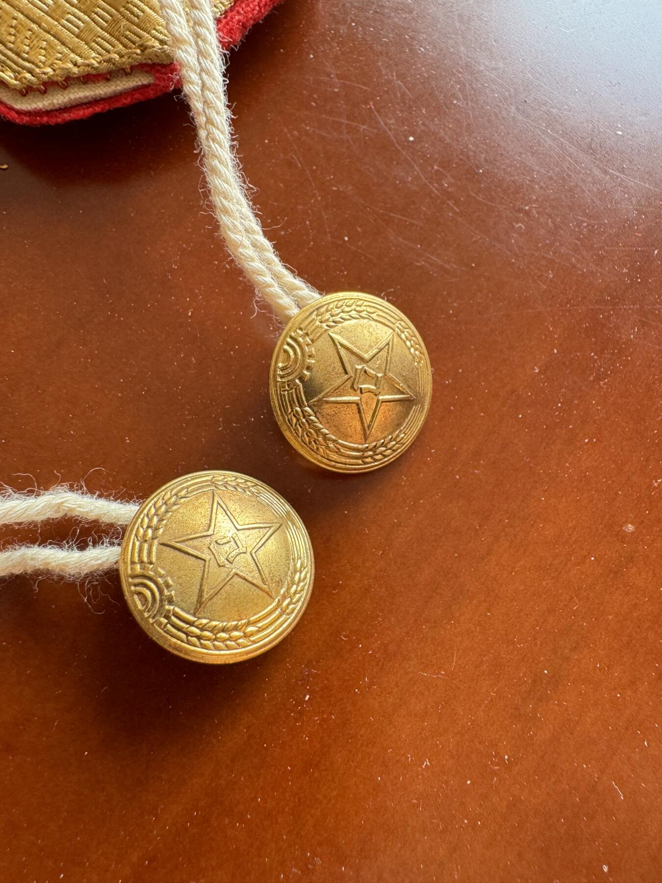 五哥徽章群   31号周六晚上八点4群联拍 肩