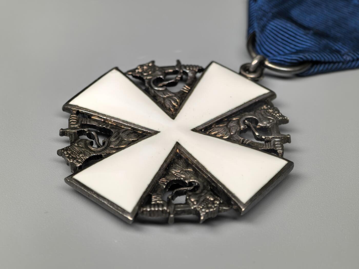 小驴勋章奖章收藏1月31日周六晚六点拍卖（珍爱和平，收藏战争，铭记历史，勿忘国耻，忠党爱国。有偿代拍，送拍规则在简介最后，参拍须阅读规则后再参拍，关系到运费包装发货时效真假辨别等关键信息，拍卖时不再发原图，看大图店主微信码在拍卖店铺介绍里）