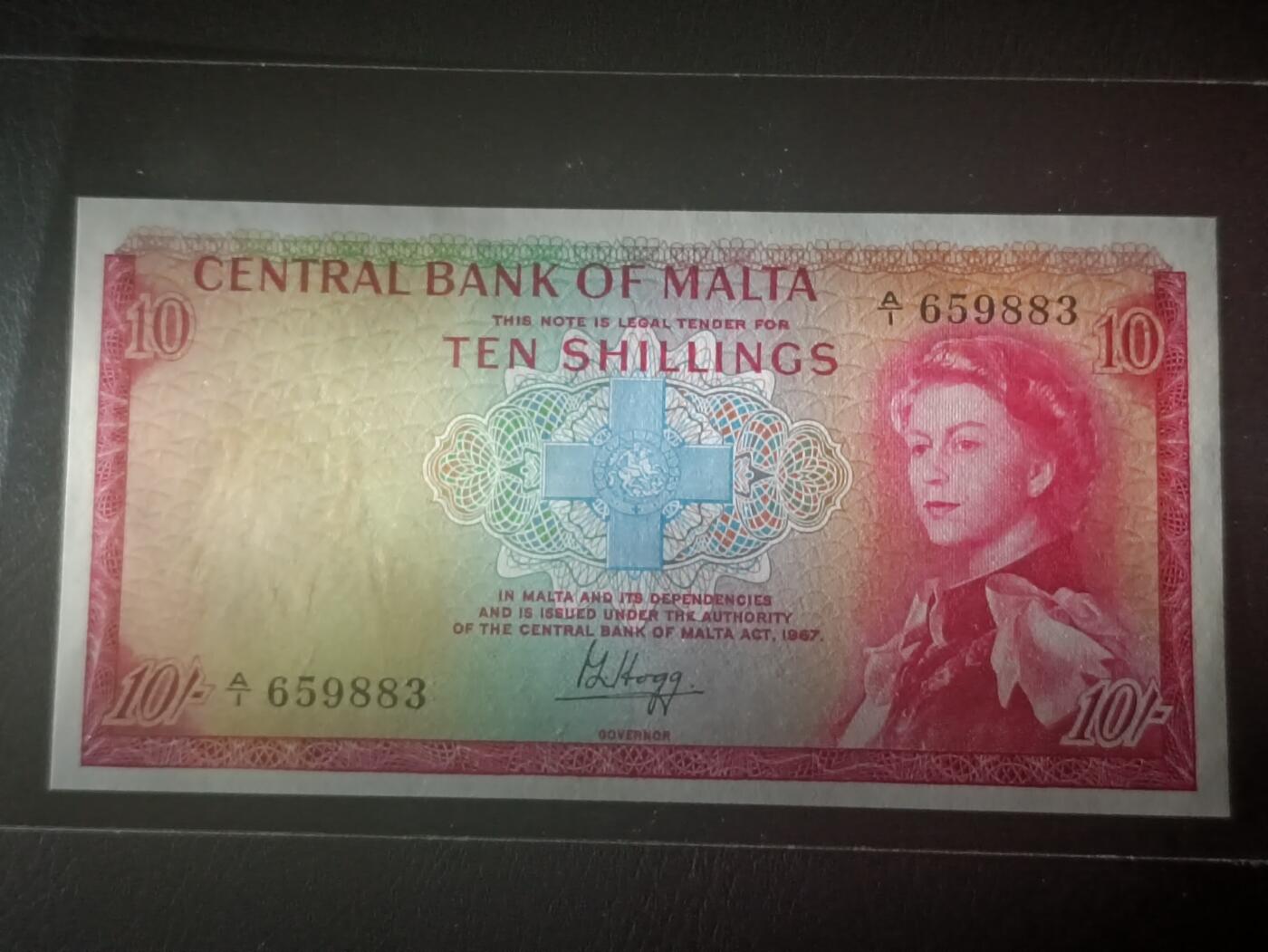 2026二月第一期，总215期 马耳他1968版10先令UNC-首冠A/1，戎装女王和海滨小镇，稀有品种