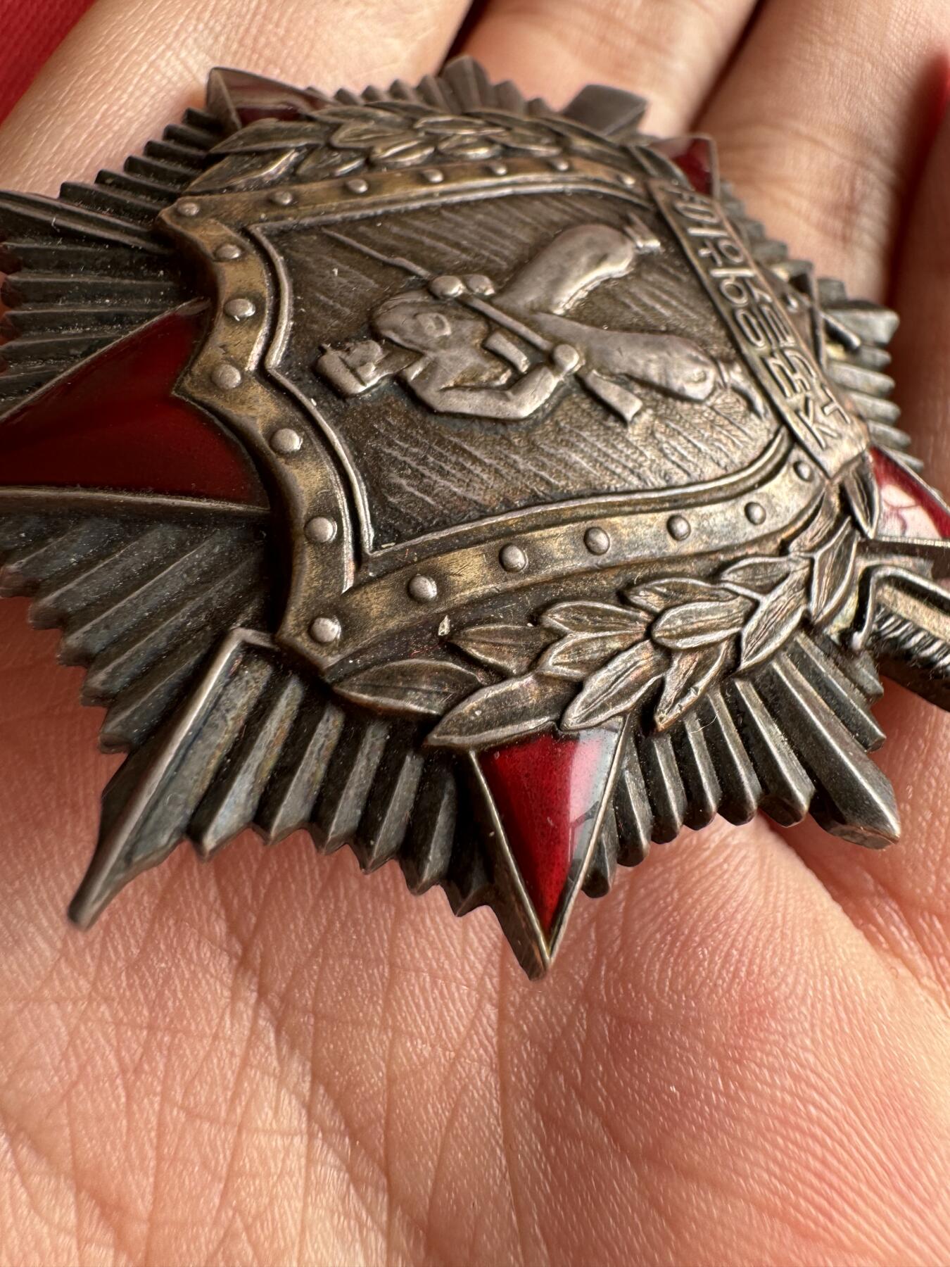 五哥徽章群   31号周六晚上八点4群联拍