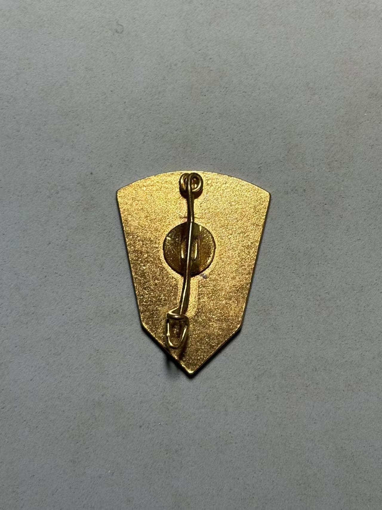 盛世勋华——号角文化勋章邮票专场拍卖第303期 中非共和国黑人非洲社会发展运动政党徽章（党主席是博卡萨）