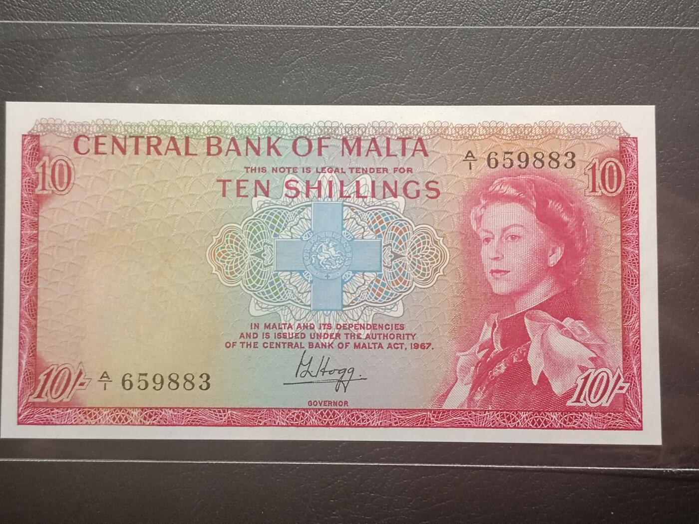 2026二月第一期，总215期 马耳他1968版10先令UNC-首冠A/1，戎装女王和海滨小镇，稀有品种
