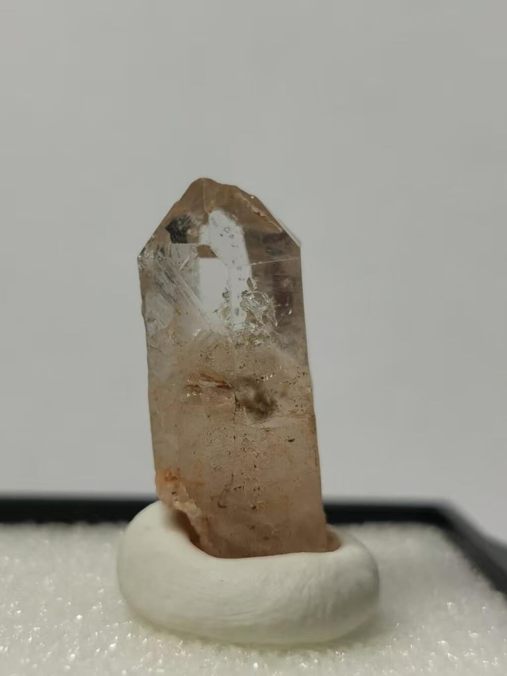 七河·世界币章矿标杂件每周小拍（总第36期）（周一结标） 藏家出品 X739（1） 马达加斯加红泥油胆水晶原石 盒子矿 本件拍品由合作藏家邮寄