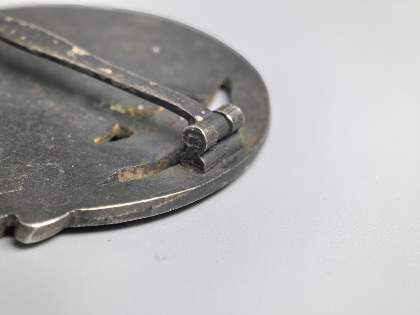 小驴勋章奖章收藏1月31日周六晚六点拍卖（珍爱和平，收藏战争，铭记历史，勿忘国耻，忠党爱国。有偿代拍，送拍规则在简介最后，参拍须阅读规则后再参拍，关系到运费包装发货时效真假辨别等关键信息，拍卖时不再发原图，看大图店主微信码在拍卖店铺介绍里） 现代工艺品海军突破封锁奖章