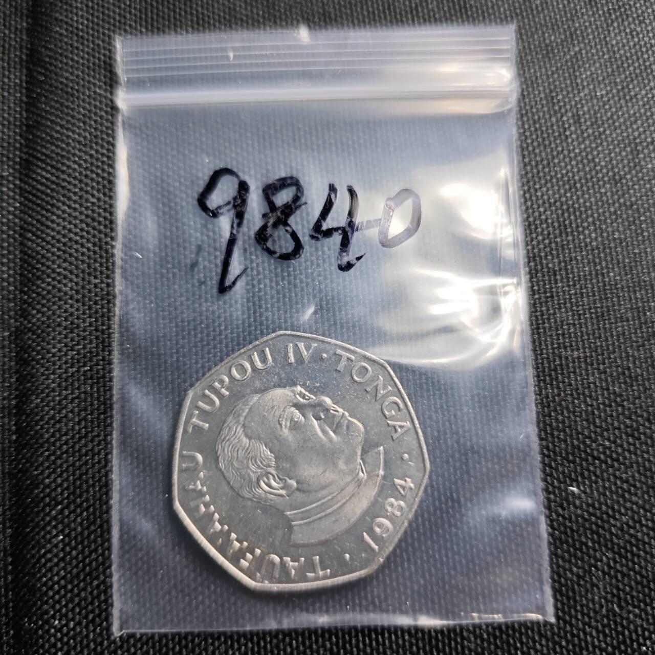 KK钱币收藏小铺  第398期 百期特拍（四拍之二） 2月预留时间 周末发货  1984汤加1潘果纪念币 圣诞节耶稣与玛利亚纪念 发行量仅5千 稀少品种