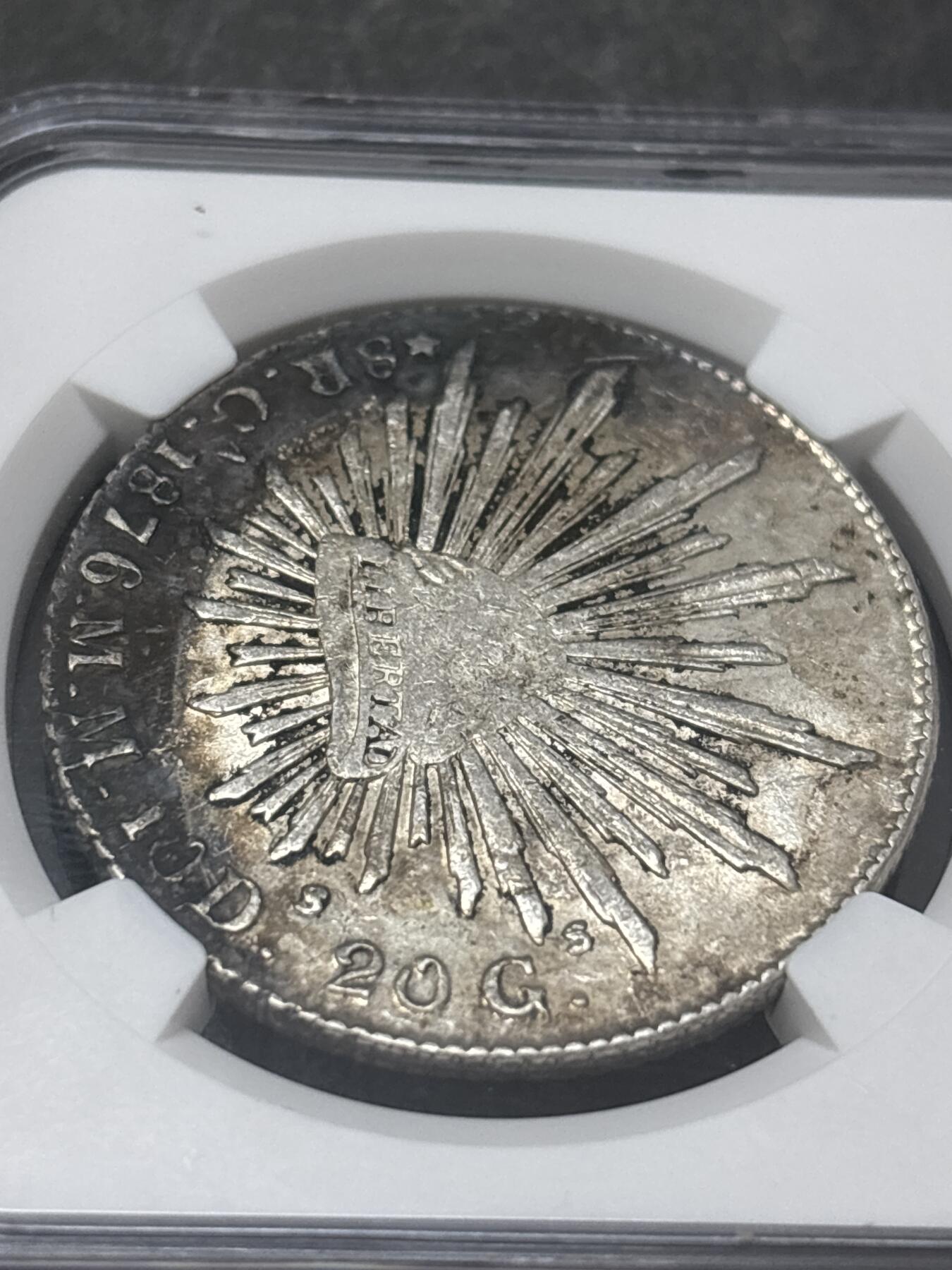 文馨钱币收藏 2026新年第五场（第 291 场）【长期接代拍品】 NGC 评级 AU D，少见 1876 年墨西哥早期花边鹰洋银元，黄油环彩状态，细节清洗，可圈可点