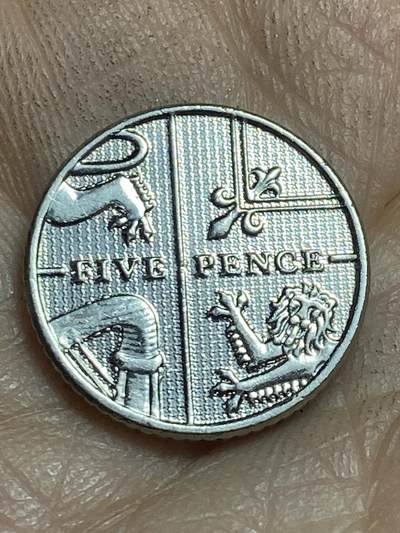 2026年第十六场(总第一百八十五场）外国好品散币场(免佣金) - 英国🇬🇧2015年5便士(伊丽莎白二世老年盾徽拼图第二版)