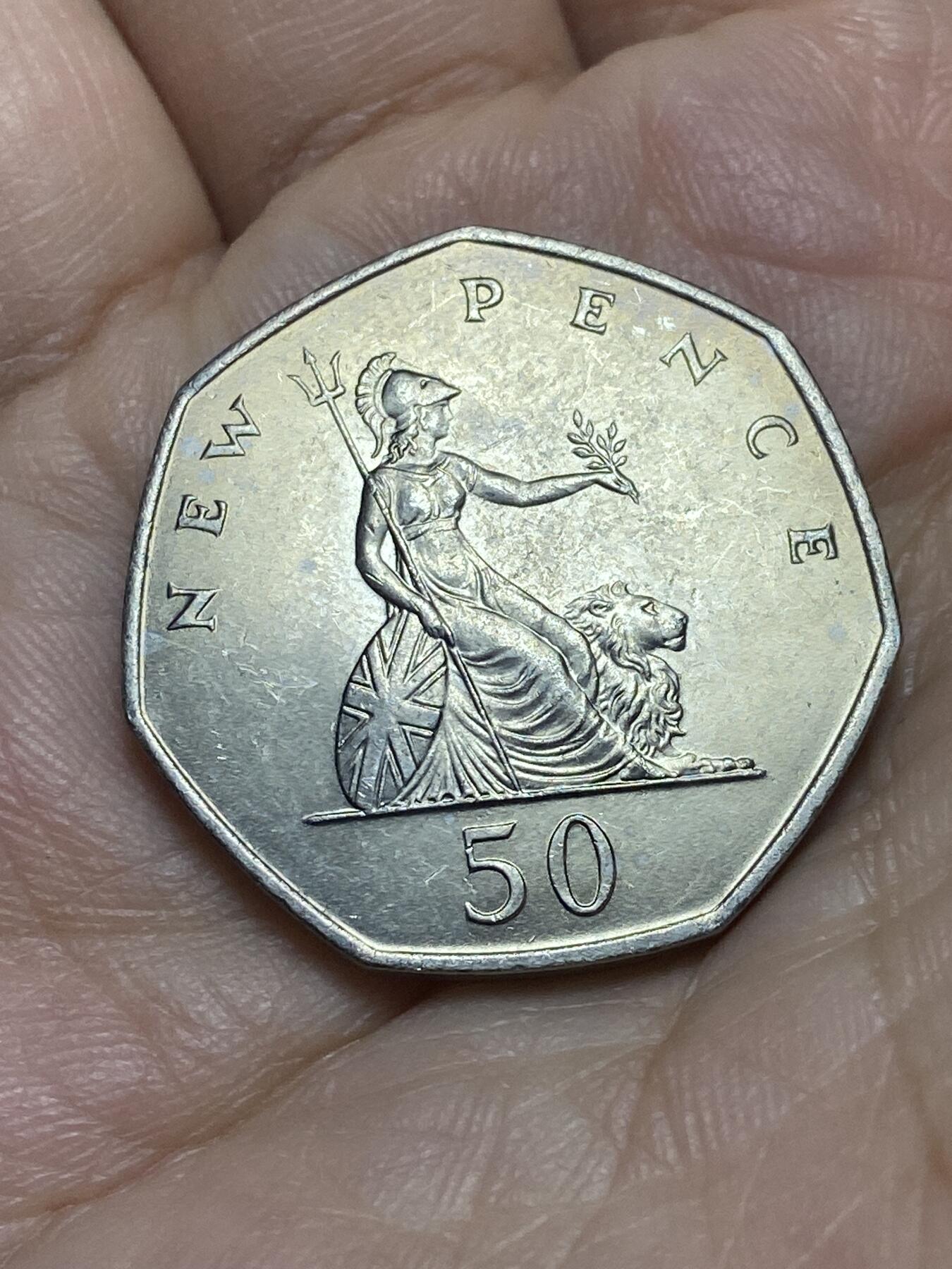 2026年第十六场(总第一百八十五场）外国好品散币场(免佣金) 英国🇬🇧1969年50新便士(伊丽莎白二世中年花冠，十进制第一版首发年)