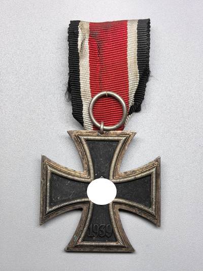 小驴勋章奖章收藏1月31日周六晚六点拍卖（珍爱和平，收藏战争，铭记历史，勿忘国耻，忠党爱国。有偿代拍，送拍规则在简介最后，参拍须阅读规则后再参拍，关系到运费包装发货时效真假辨别等关键信息，拍卖时不再发原图，看大图店主微信码在拍卖店铺介绍里） - 得WWII二级铁十字勋章，环打65厂厂标，铁质核心黑漆