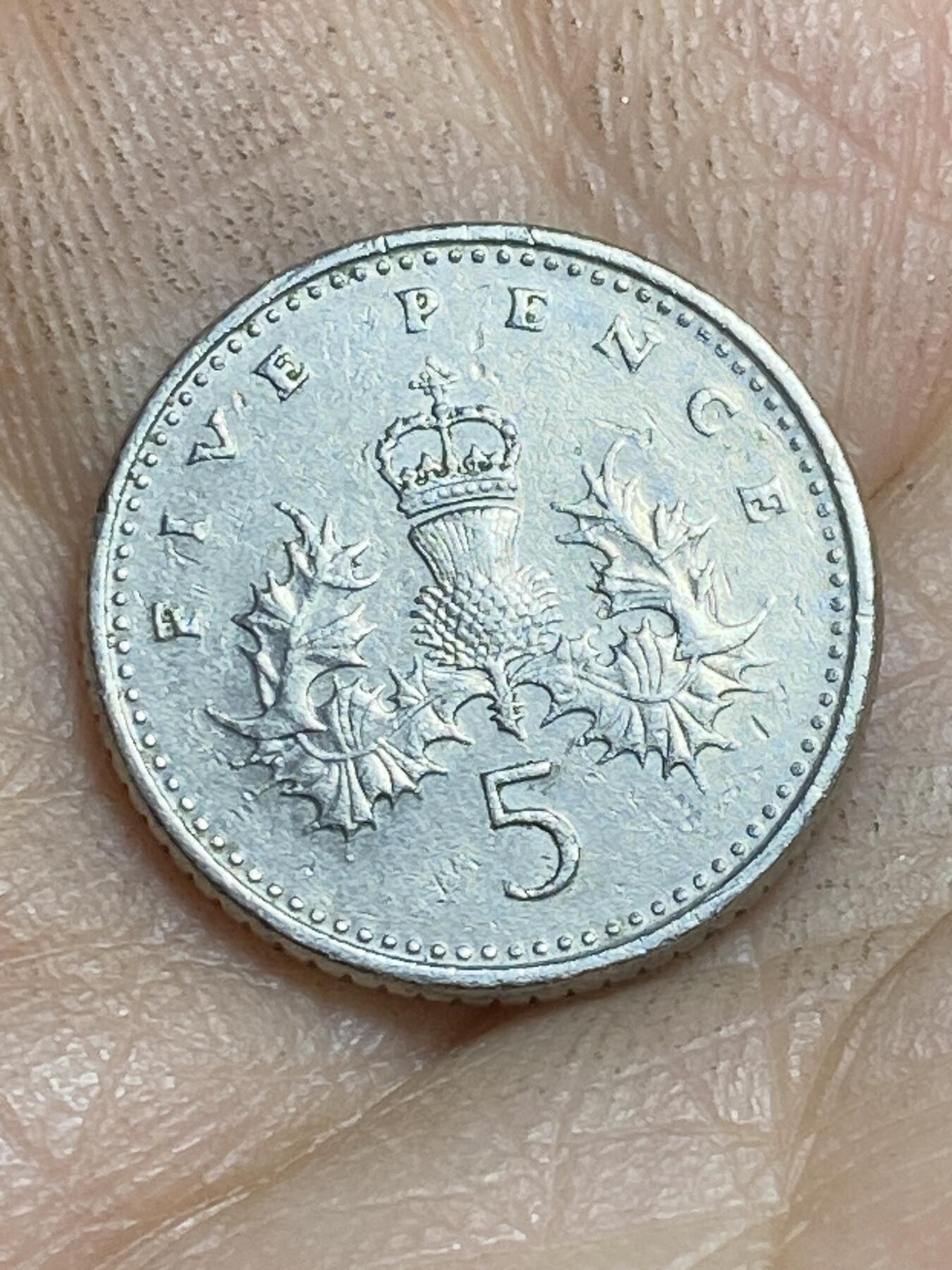 2026年第十六场(总第一百八十五场）外国好品散币场(免佣金) 英国🇬🇧1990年5便士(伊丽莎白二世中年高冠)