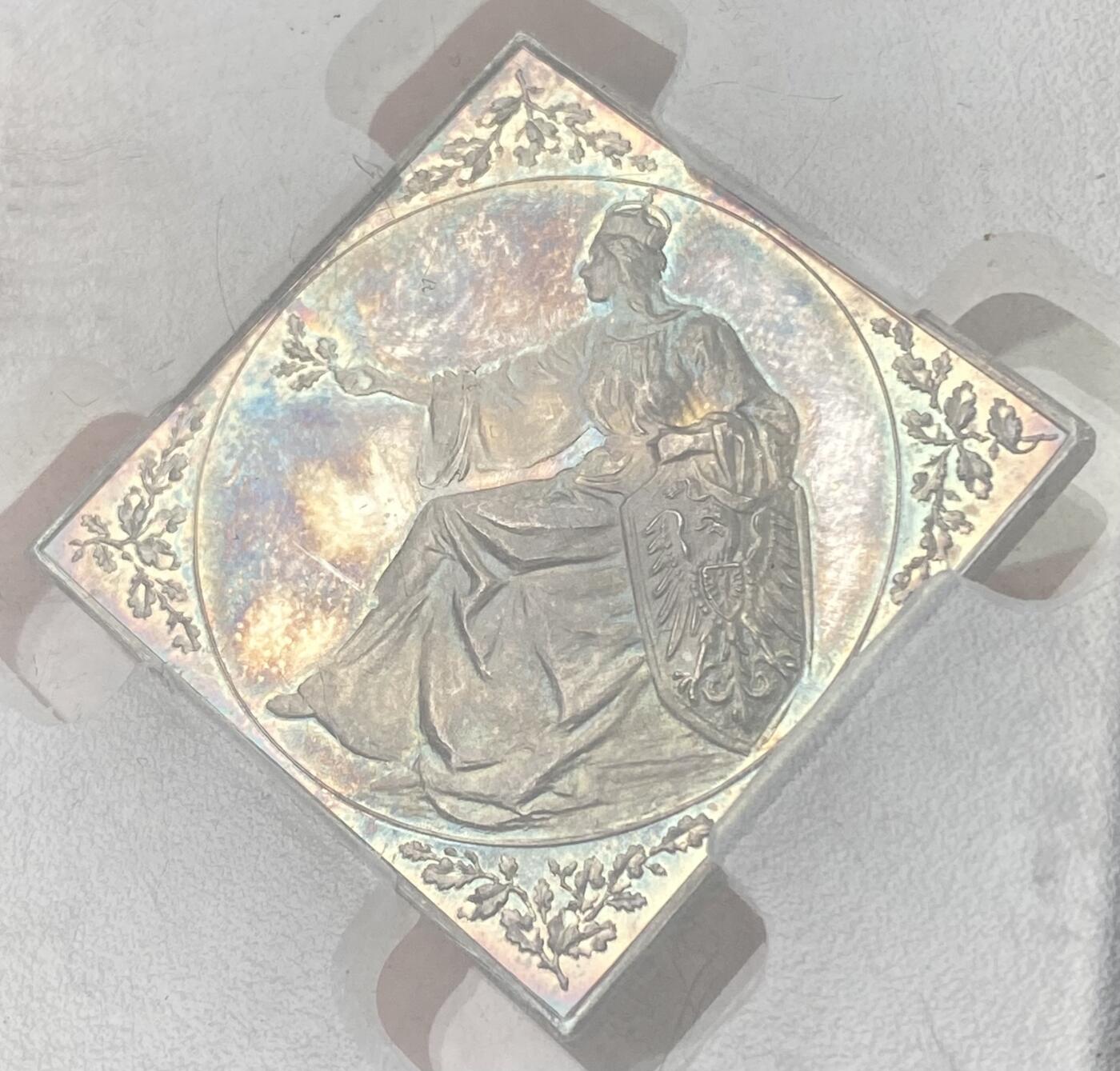 万国钱币拍卖第060期（万国六十期纪念大拍） PCGS SP65 1900年德国德累斯顿射击节景观银章 德射中经典Klippe设计 日耳曼尼娅与景观完美结合 镜面天鹅绒五彩PC冠军分顶级品 