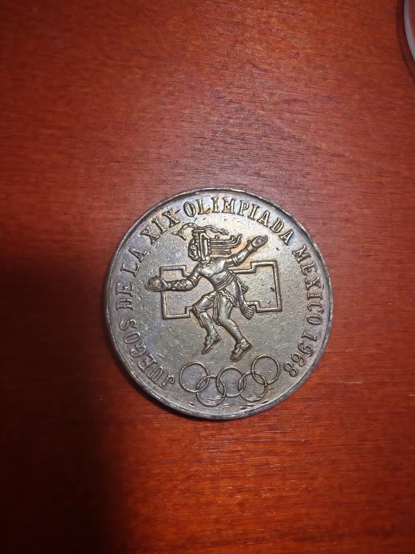 长老汇蛇年精选第九十七场拍卖 1968墨西哥奥运会25比索大银币，22.5克720银，错版币，中央环比两边的低，错版币绝大部分回收了，只有少量流出