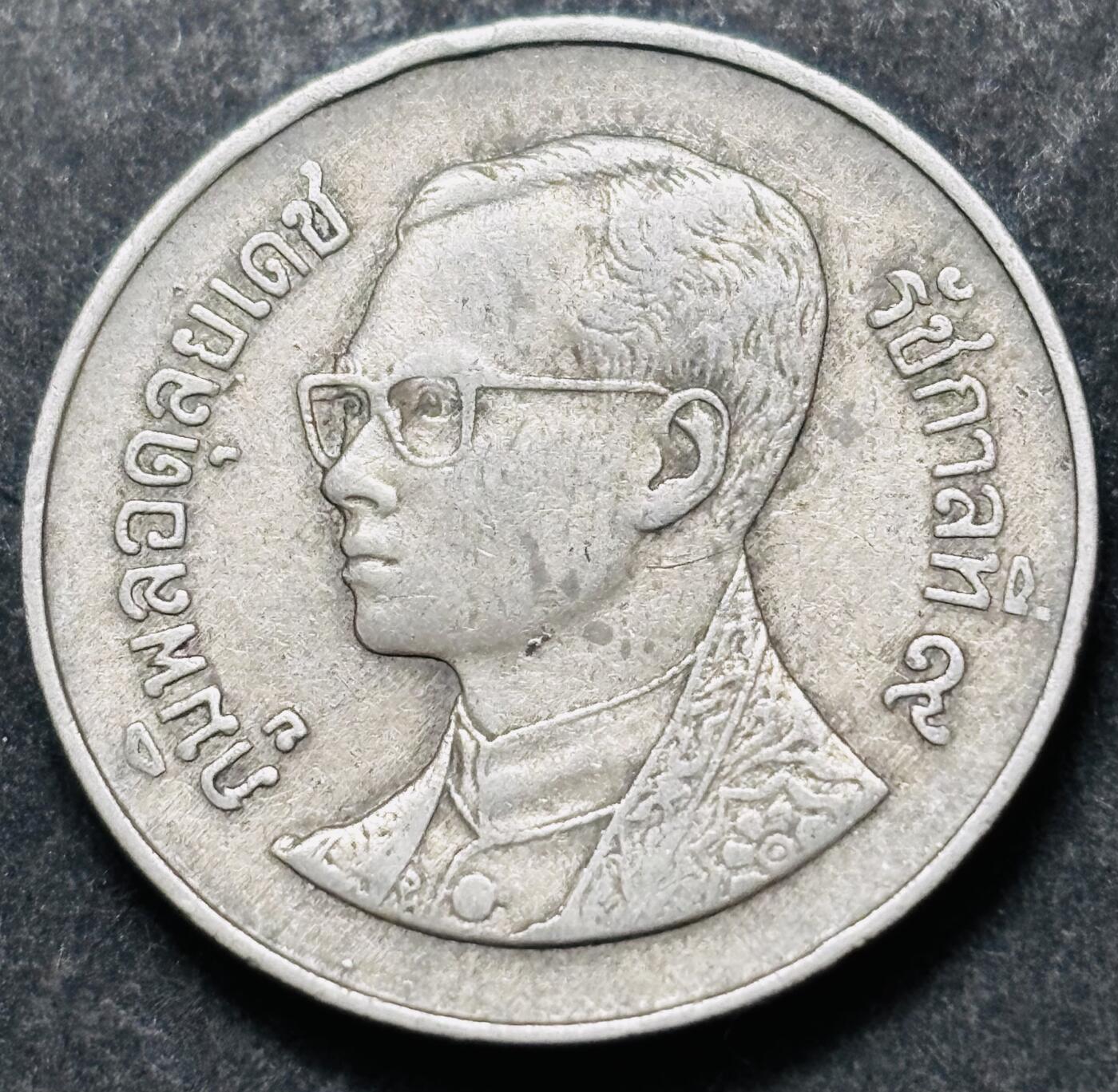 文馨钱币收藏 2026新年第五场（第 291 场）【长期接代拍品】 少见版本，龙头在右边，1987-88 年泰国老版 5 泰铢，第 17 版本，只发行两年，5 泰铢更是少见