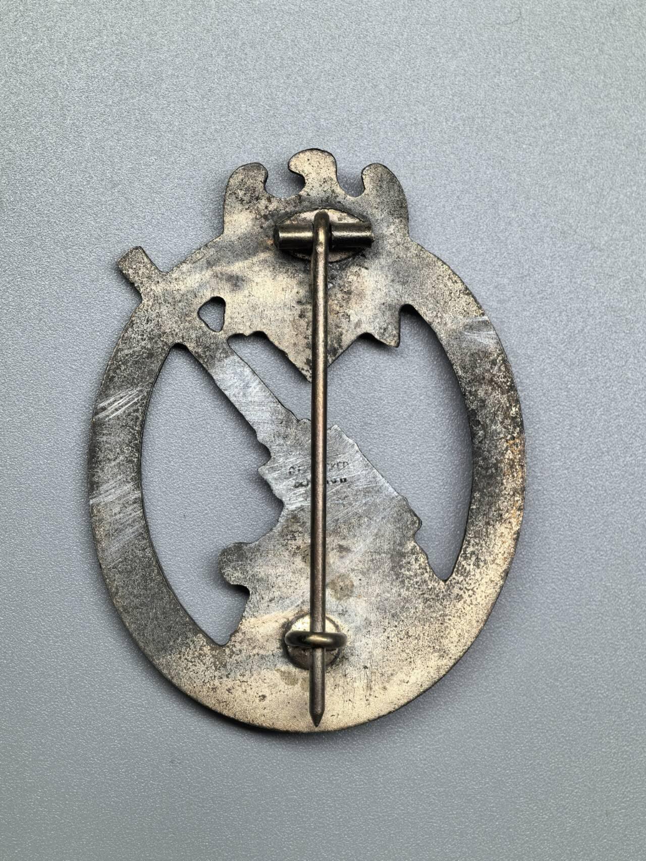 小驴勋章奖章收藏1月31日周六晚六点拍卖（珍爱和平，收藏战争，铭记历史，勿忘国耻，忠党爱国。有偿代拍，送拍规则在简介最后，参拍须阅读规则后再参拍，关系到运费包装发货时效真假辨别等关键信息，拍卖时不再发原图，看大图店主微信码在拍卖店铺介绍里） 现代工艺品陆军防空炮兵奖章