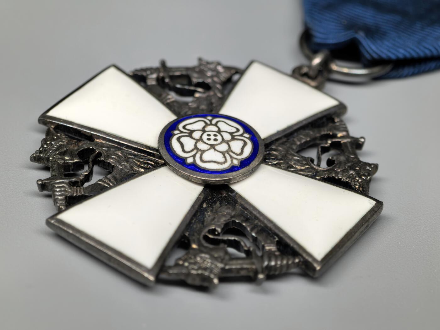 小驴勋章奖章收藏1月31日周六晚六点拍卖（珍爱和平，收藏战争，铭记历史，勿忘国耻，忠党爱国。有偿代拍，送拍规则在简介最后，参拍须阅读规则后再参拍，关系到运费包装发货时效真假辨别等关键信息，拍卖时不再发原图，看大图店主微信码在拍卖店铺介绍里）