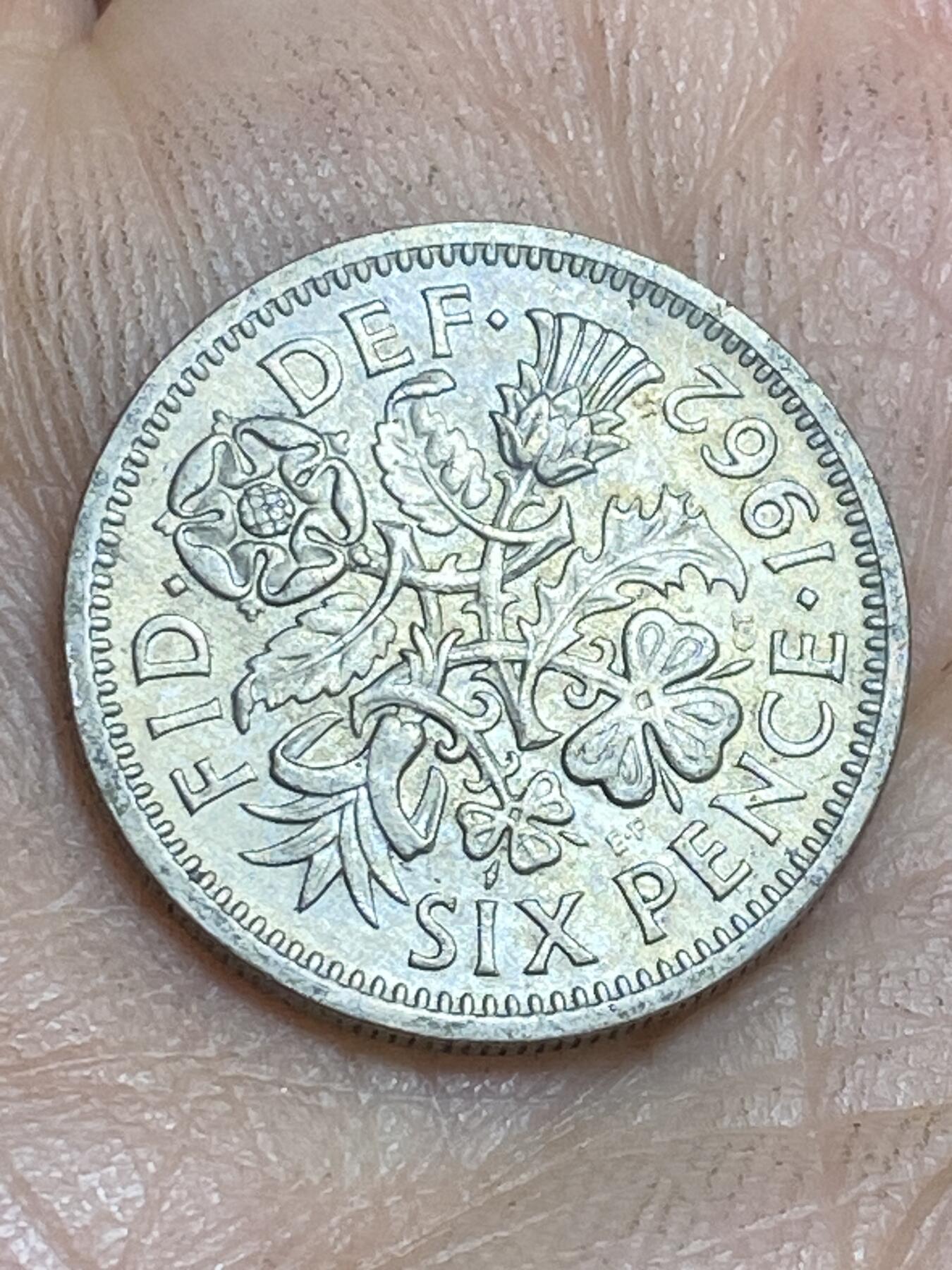 2026年第十六场(总第一百八十五场）外国好品散币场(免佣金) 英国🇬🇧1962年6便士(伊丽莎白二世青年桂冠第二版)