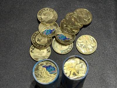 《外钞收藏家》第六百零六期（精品场）（本平台长期征集拍品、欢迎藏友们联系合作） - 2022年北京冬奥会纪念币2卷+散币10枚一起 带包装盒