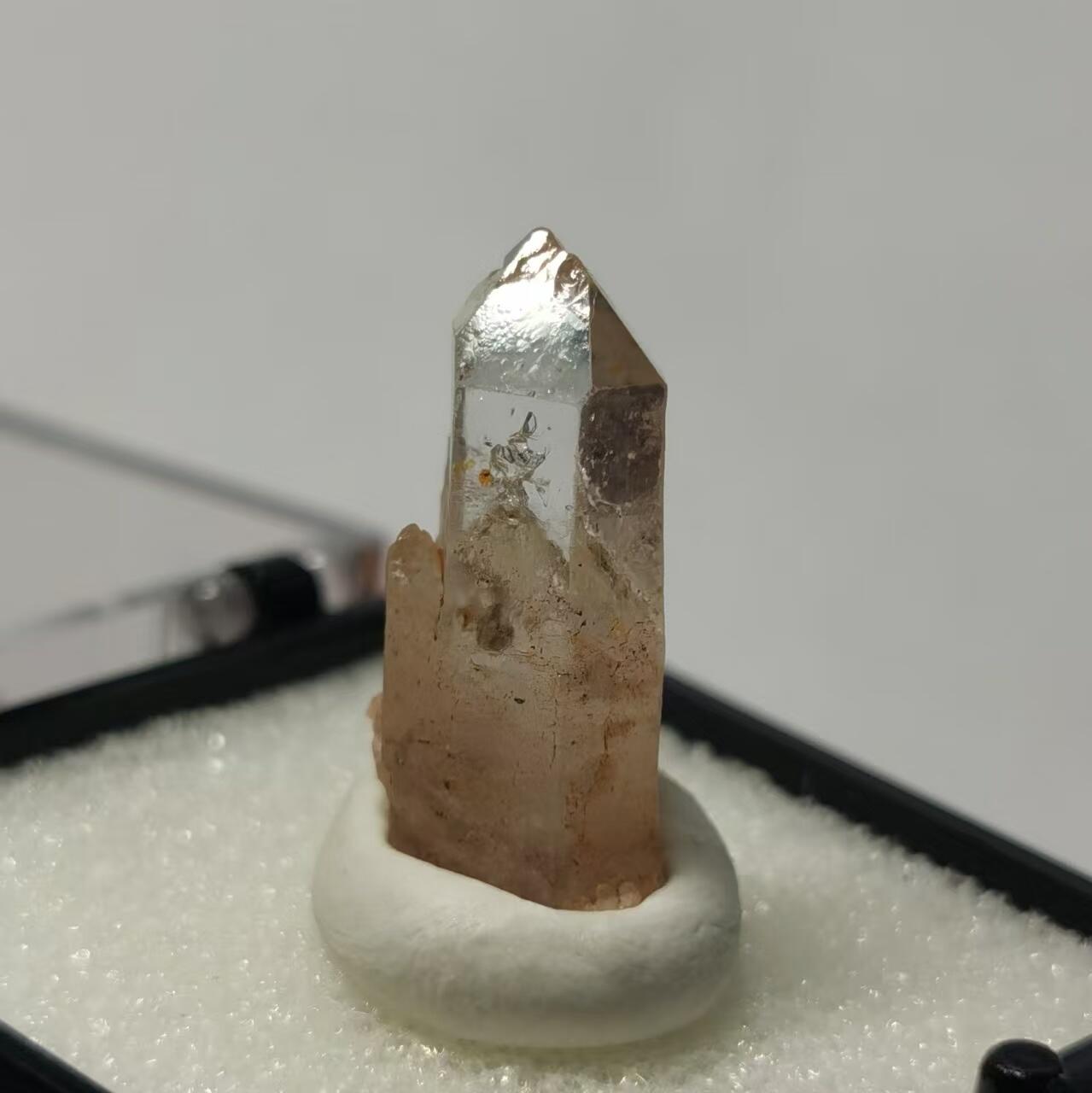 七河·世界币章矿标杂件每周小拍（总第36期）（周一结标） 藏家出品 X739（1） 马达加斯加红泥油胆水晶原石 盒子矿 本件拍品由合作藏家邮寄