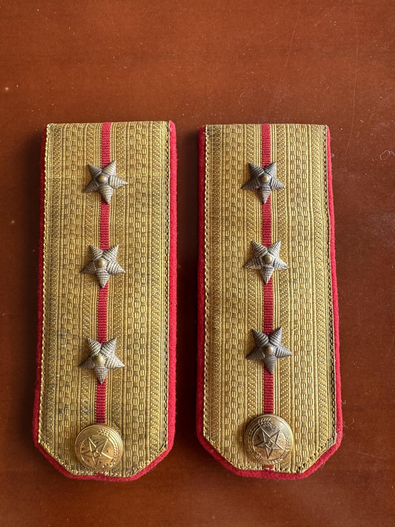 五哥徽章群   31号周六晚上八点4群联拍 肩